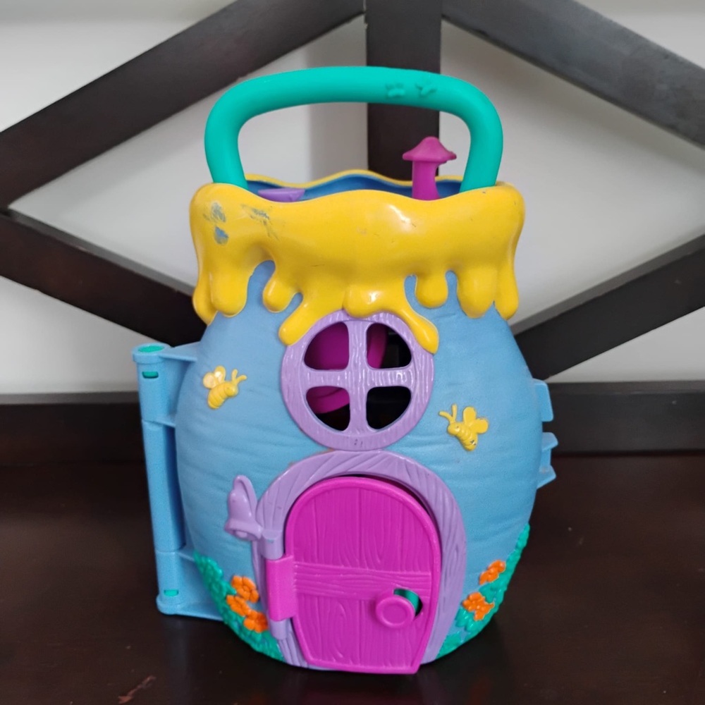 Vintage Disney Winnie the Pooh  Kids Playhouse Toy with furniture.